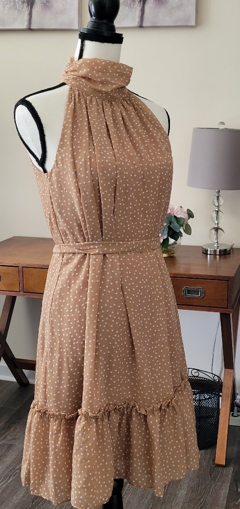 *6hr sale*Just Taylor  beige and white Polka-dot sleeveless dress, size Medium